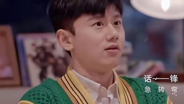 何炅问张杰：“你跟娜娜是共处一室，还是分房睡呀？”张杰回应：我从未考虑过分房