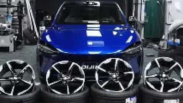 第一视角带你体验更换轮毂轮胎 安装包围套件 隐形车衣