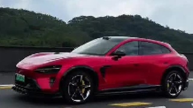 小米YU7申请出战！分摊火力！尽管喷！