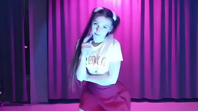 俄罗斯姑娘才艺表演24.02.03_空军(阿妮亚)04