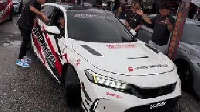 BengAuto：有没有热闹气氛的歌 我：有 安排