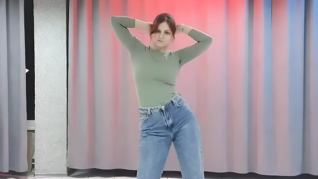 俄罗斯姑娘才艺表演24.02.04_帕丽娜