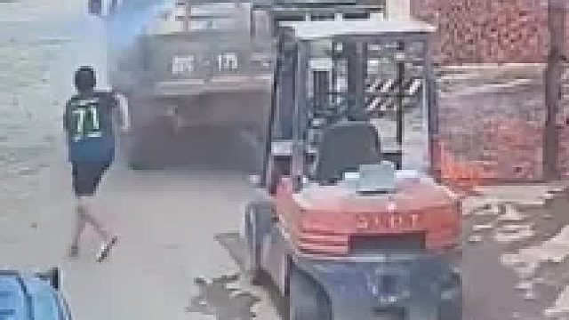 刚才开货车的也是你小子吧？