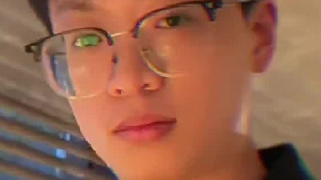 服务员上完菜，两个女生的问题直接给服务员整懵了