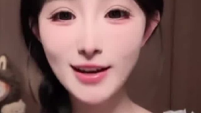 女主播回归现实当，女主播分享妆前妆后反差
