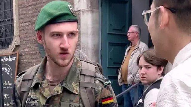 挑战！跟德国军人合影，看会不会被闪击