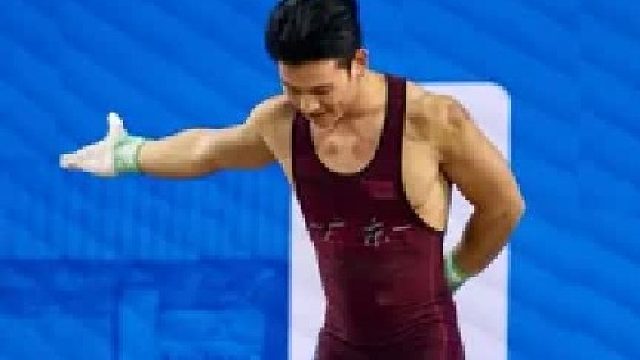 举重项目中的力量艺术。