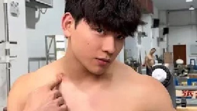 那就让百斤的杠铃在身上翩翩起舞吧