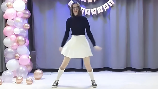 俄罗斯姑娘才艺表演24.02.05_女神00