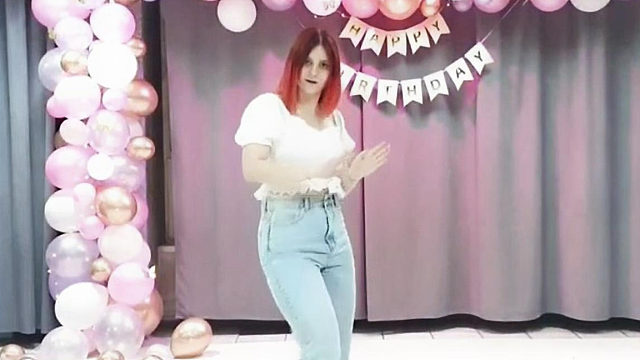 俄罗斯姑娘才艺表演24.02.05_帕丽娜