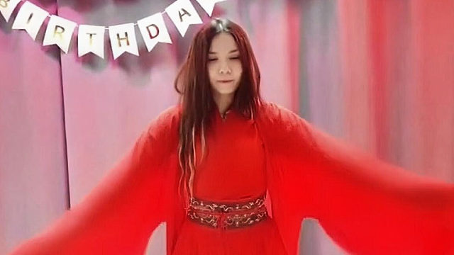 俄罗斯姑娘才艺表演24.02.05_王者(安妮亚)