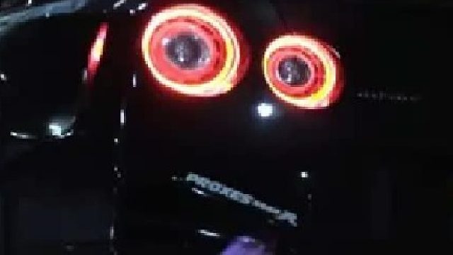 “叫你好兄弟给你安排一辆”