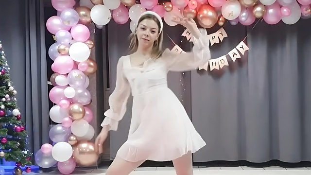 俄罗斯姑娘才艺表演24.02.05_烤肉(维多利亚)00