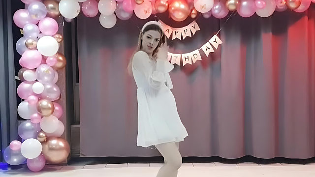 俄罗斯姑娘才艺表演24.02.05_烤肉(维多利亚)01