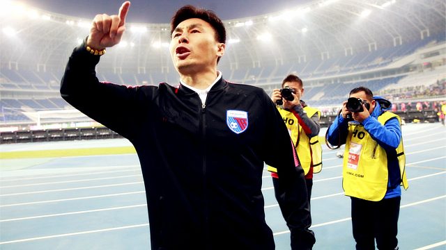 国足大佬发飙！李玮锋怒批球员：生活散，踢球你们也散！