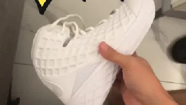 「科比3」唯一正向升级的复刻科比鞋！ 古典打法的兄弟，听劝，趁着破价，早点入手…