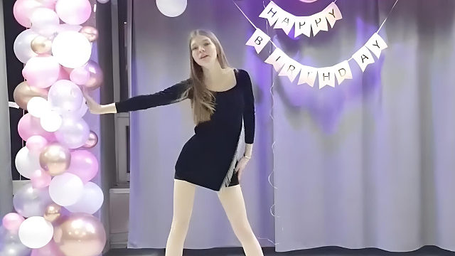 俄罗斯姑娘才艺表演24.02.07_海草00