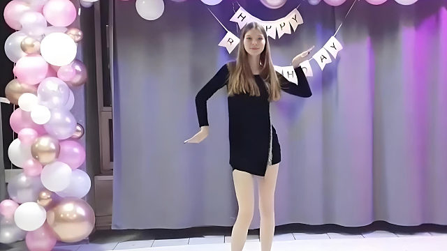 俄罗斯姑娘才艺表演24.02.07_海草01