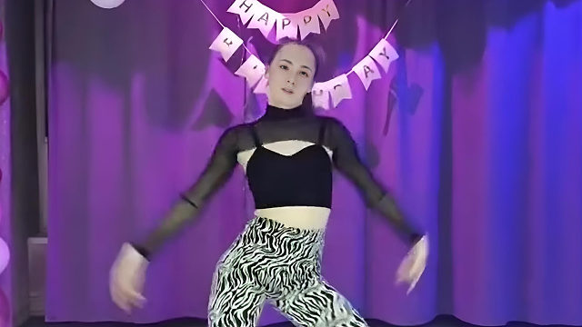 俄罗斯姑娘才艺表演24.02.07_阿柳娜