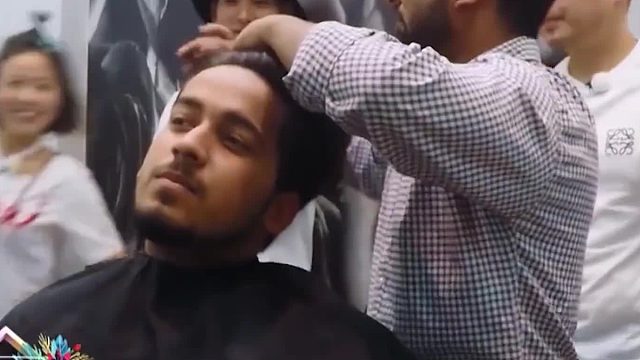 印度托尼专业搞抽象：钟楚曦体验火焰理发，结果被整成壮壮妈