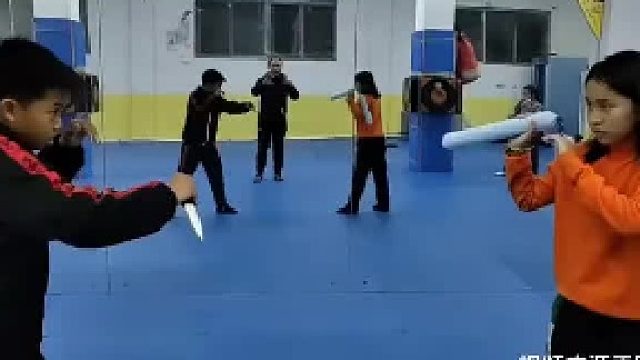 短刀VS双节棍现场展示