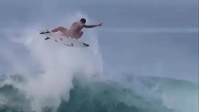 被狠狠帅了一脸