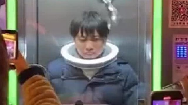 眉毛都剃了，哈哈哈