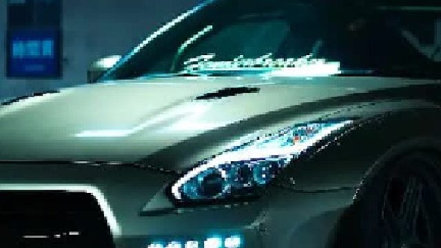 “你的尼桑怎么只有两个座位”