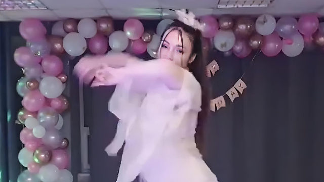 俄罗斯姑娘才艺表演24.02.07_空军(阿妮亚)02