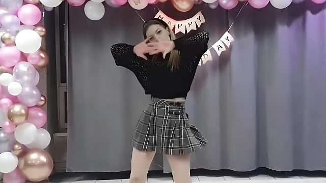 俄罗斯姑娘才艺表演24.02.07_烤肉(维多利亚)01