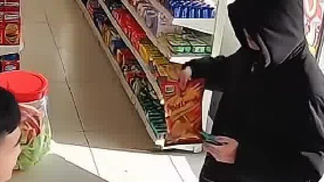 前面8块，后面800。