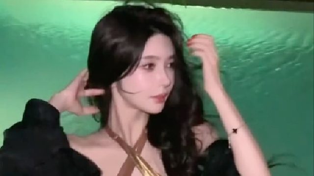 泳池边的风，都吹不散我的拽姐气场