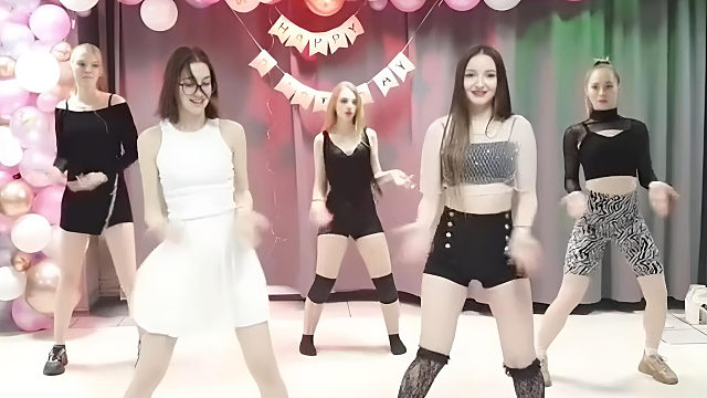 俄罗斯姑娘才艺表演24.02.08_集体舞03