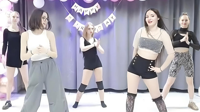 俄罗斯姑娘才艺表演24.02.08_集体舞06