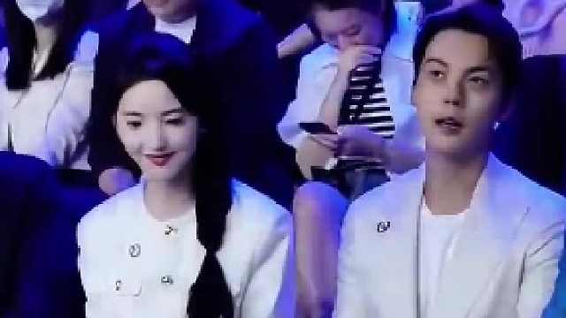 陈伟霆章若楠同框活动太养眼了