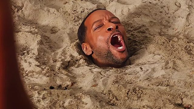 第2集 男人在沙滩上竟被闪电给劈了