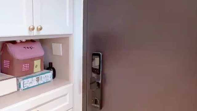 一镜到底欢迎来到你在北京的互联网小家  欢迎来到38平装下三室两厅两卫的粉色小屋～这篇是纯享版的一镜到底，主要介绍布局，舍去了很多细节的介绍，主打一个氛围感哈哈