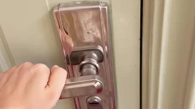 roomtour一镜到底看我改造后的老破小 普通人在小县城的家 17年房龄的老破小 硬装和软装共花费6w 被我改造成温馨的小家