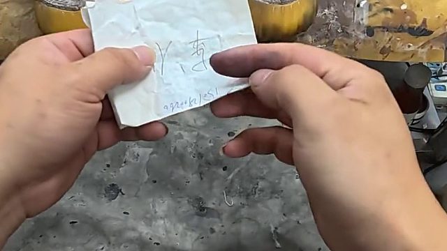 第一视角带你沉浸式体验修鞋师傅的一天 看看师傅怎么给椰子350换底并鞋面织补