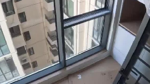 第一视角空调安装 30层高楼 整块封死玻璃？看我如何用限位抓结可调节牛尾装备硬核装空调