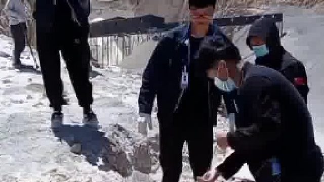 人类把地折腾的炸了又建建了又拆