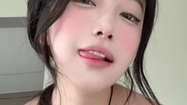 我早已经丢盔卸甲只想生生世世在你的耳畔悄悄说情话