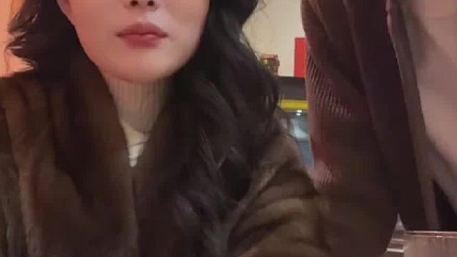 当00后运营给老板说这样拍包火。