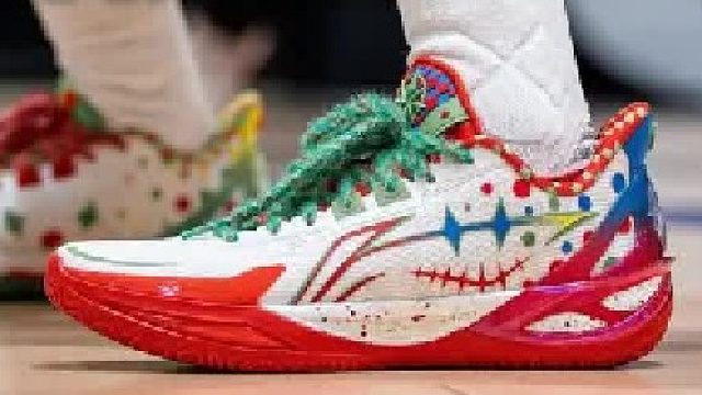 利刃6V2 一开始还以为假面是圣诞节主题，结果是小丑