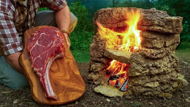 手工石炉里的原始战斧牛排_完美户外烹饪
