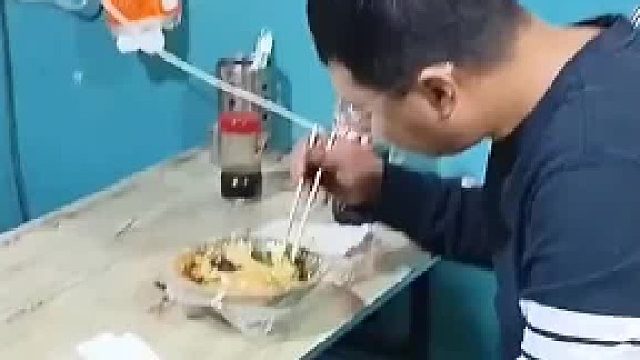 顾客疑汤底有“禁料”？老板急澄清：草果！这是草！果！