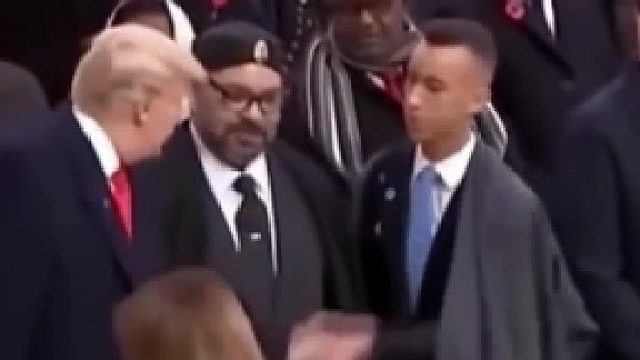 地表最年轻酋长 身价万亿