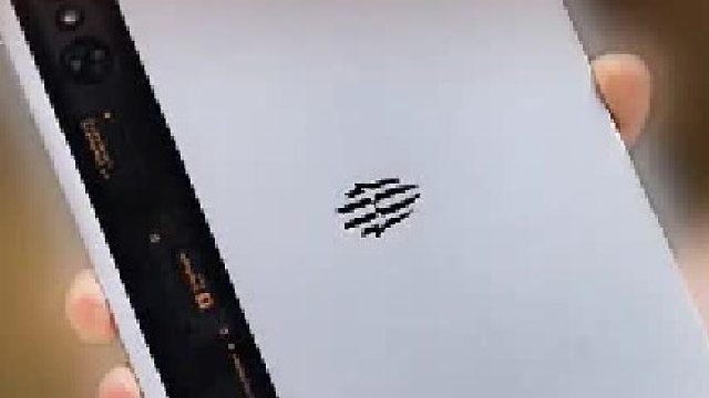 红魔的新游戏平板，我只能说：堆料太狠了