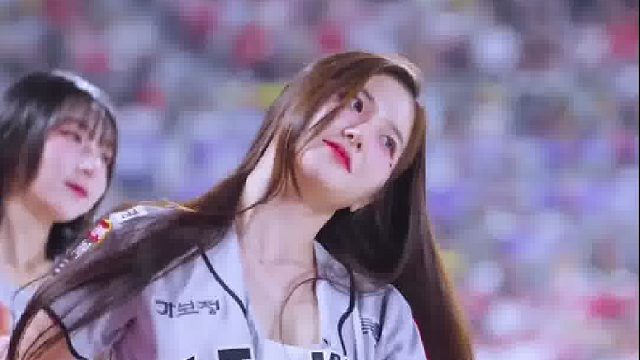 长发飘飘的啦啦队员