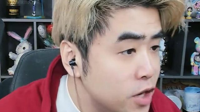 朱开：一定要给红Q足够的时间成长！ 他才18岁在其他赛区是断档的存在！他还不是顶尖中单